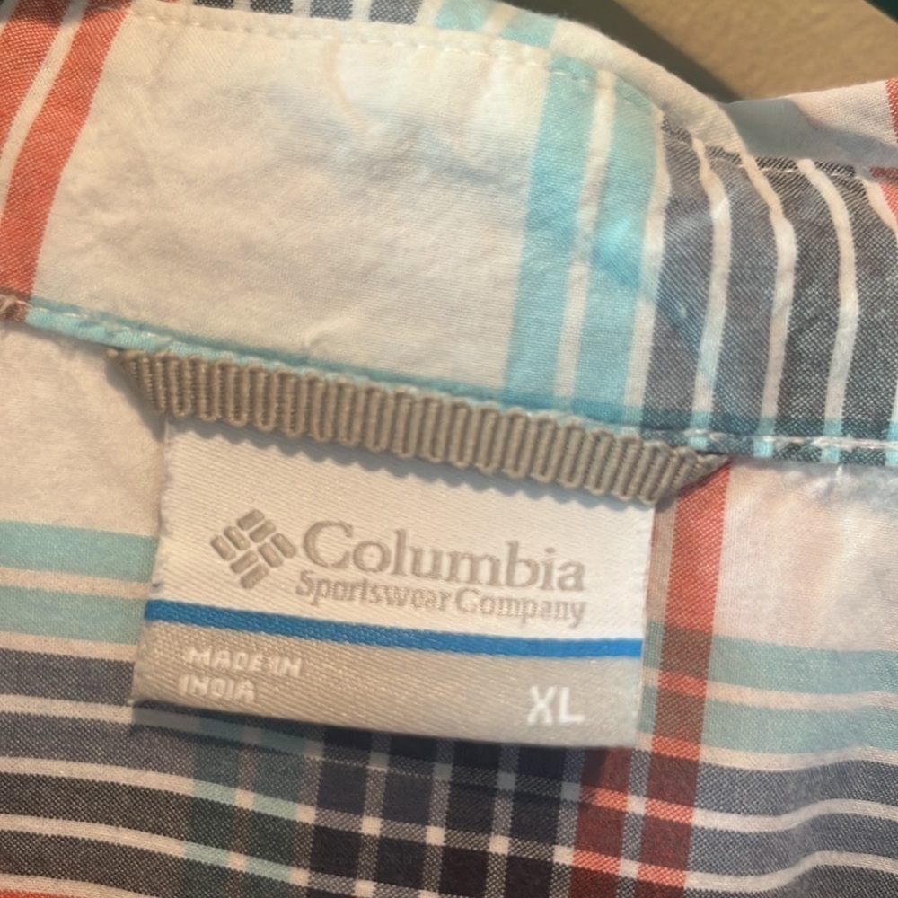 Columbia Shirt in Excellent Condition - Picture 3 of 4